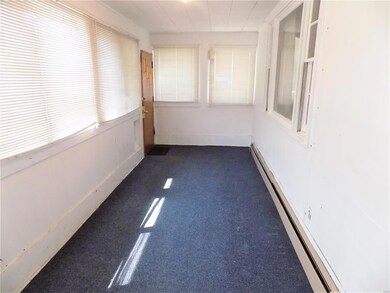 Sunroom / Enclosed Front Porch