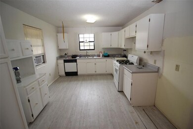 7065 Apache Trail, Weatherford, TX 76087 - photo 5