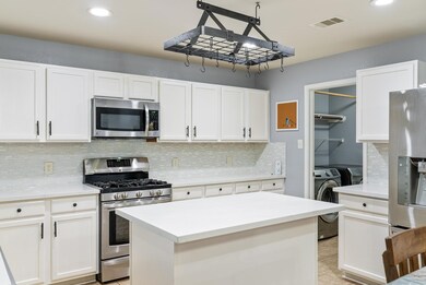 8946 Summerset Meadow Ct, Houston, TX 77075 - photo 5