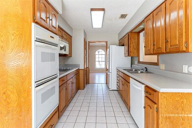 2929 Ridgewood Dr, Hurst, TX 76054 - photo 4