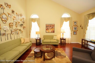 5-Living Room-12-Colonial-Way