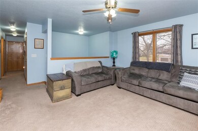 4231 NE 34th St, Des Moines, IA 50317 - photo 3
