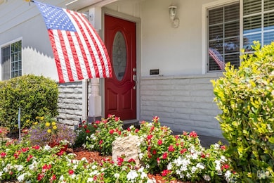 704 River Oaks Dr, Bakersfield, CA 93309 - photo 2