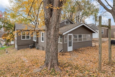 320 N Cedar Ave, Independence, MO 64053 - photo 3