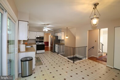 7701 Groveland Heights Ct, Springfield, VA 22153 - photo 5