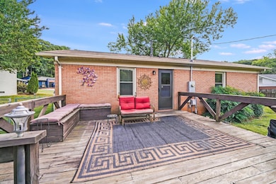 3515 Clardy Ct, Charlotte, NC 28205 - photo 4