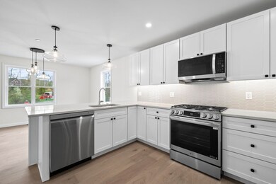 64 Centerwood Way, Manchester, NH 03102 - photo 2