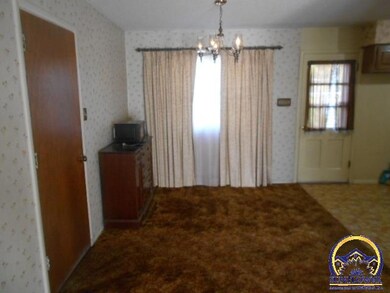 1324 SW 31st St, Topeka, KS 66611 - photo 6
