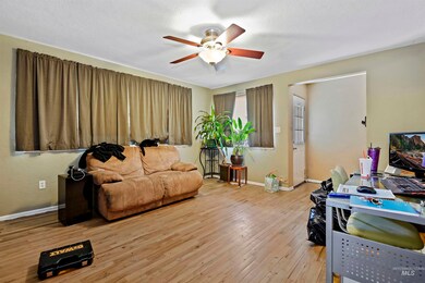 412 S Elder St, Nampa, ID 83686 - photo 4