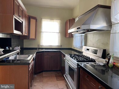 419 E Woodlawn St, Philadelphia, PA 19144 - photo 4