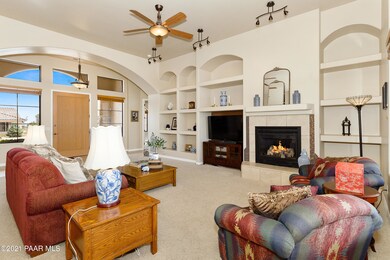 004_Living Room (2)