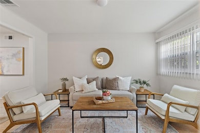 Entry living space