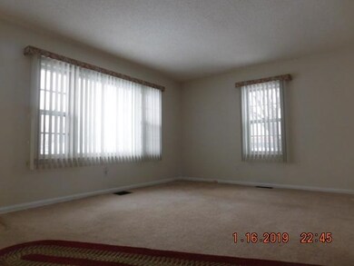 321 W Weber Dr, Muncie, IN 47303 - photo 3