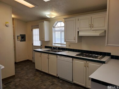 4295 Comstock Dr, Winnemucca, NV 89445 - photo 5