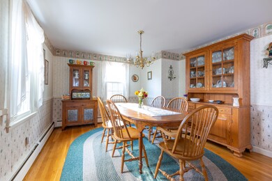 20 Lester Dining Room