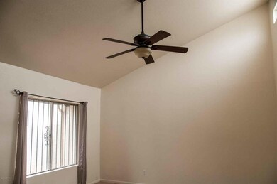 1002_Living-Room_RLW2247_5x7
