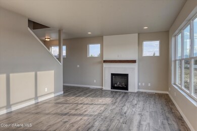 03-Living Room w_Gas Fireplace