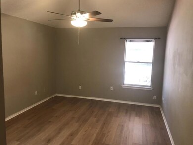 Nice size master bdrm with walk-in closet