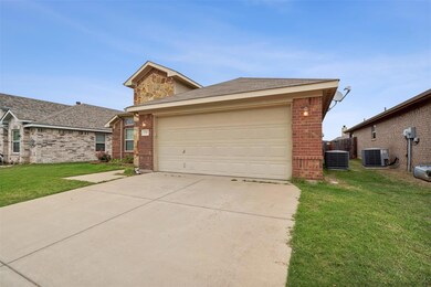 4301 Sapphire Ln, Granbury, TX 76049 - photo 5