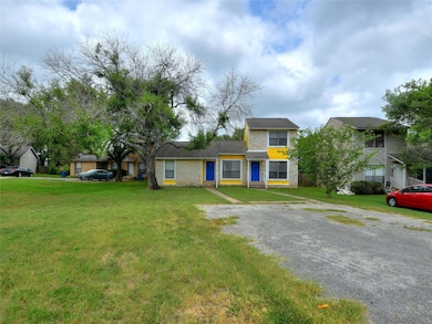 View of front of home featuring a front lawn and 