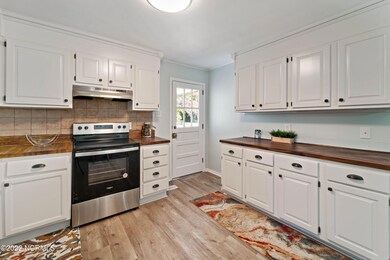 311 Lakewood Dr, Jacksonville, NC 28546 - photo 6