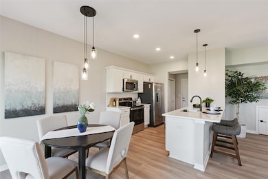 7000 Lake Hill Dr unit 70, Des Moines, IA 50320 - photo 3