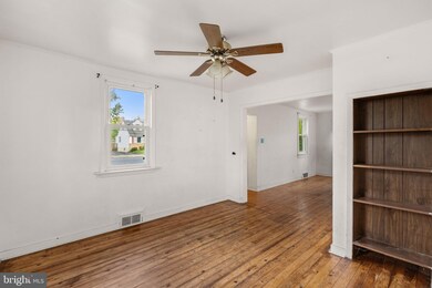 724 E Broad St, Quakertown, PA 18951 - photo 2