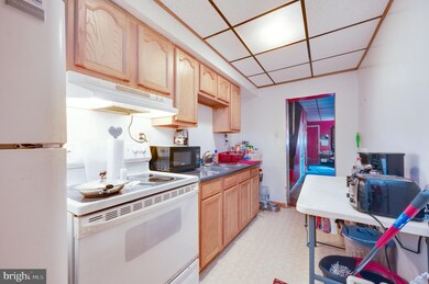 1059 Muhlenberg St, Reading, PA 19602 - photo 7