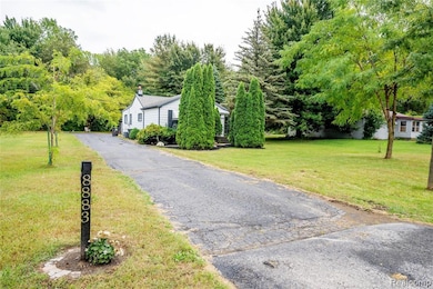 8883 Beech Daly Rd, Taylor, MI 48180 - photo 2