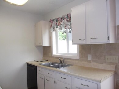 B1 Grandview Dr, South Burlington, VT 05403 - photo 4