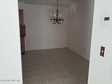 5689 Ellis Trace Dr, Jacksonville, FL 32205 - photo 3