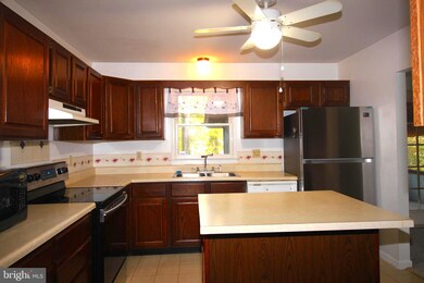 5357 Gordon Dr, King George, VA 22485 - photo 5