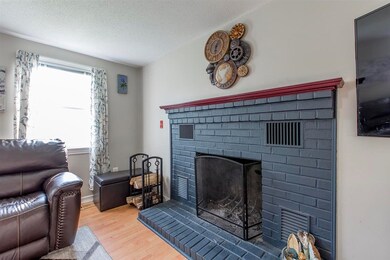 6 Salmon St, Newmarket, NH 03857 - photo 4