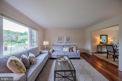 3264 Kinross Cir, Herndon, VA 20171 - photo 6