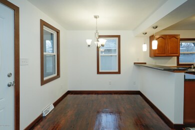 709 Constantine St-107