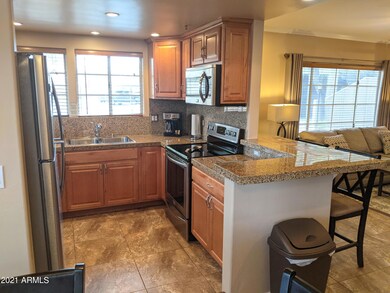 Kitchen w.Breakfast Bar