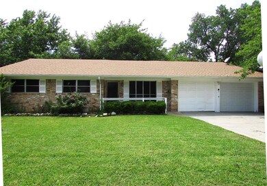 1109 Rosedale Dr, Gainesville, TX 76240 - photo 2