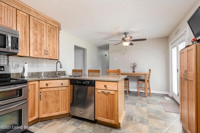 270 Harrison Cir, Mount Washington, KY 40047 - photo 6