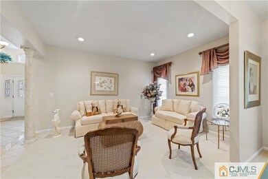 9 Kent Ct, Monroe Township, NJ 08831 - photo 2