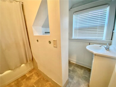 13 Bliss Rd unit 1, Newport, RI 02840 - photo 3