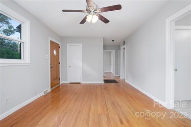 542 Davis St, Statesville, NC 28677 - photo 4