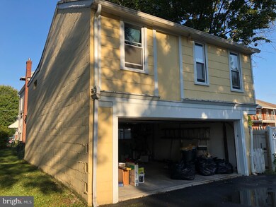 3326 Ridgeway St, Reading, PA 19605 - photo 2