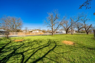 902 Hill St, Fredericksburg, TX 78624 - photo 4