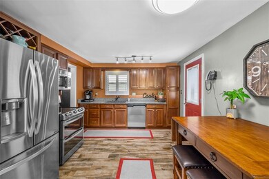 Well Equipped w/Newer Stainless Steel Appliances
