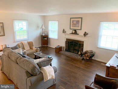 12804 Melvue Ct, Fairfax, VA 22033 - photo 2