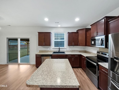 532 Willow Breeze Ct, Zebulon, NC 27597 - photo 2