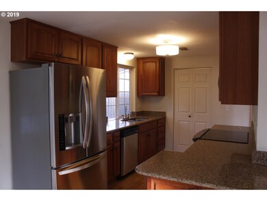 1040 Martha Ct, Eugene, OR 97401 - photo 4