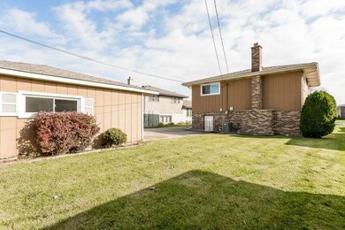 8308 S 77th Ct, Bridgeview, IL 60455 - photo 2