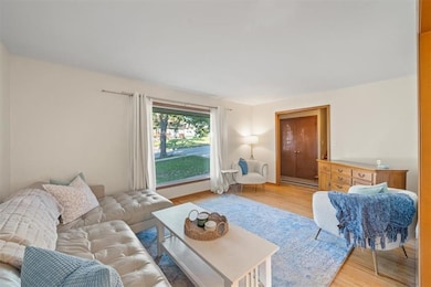 10439 Indiana Ave, Kansas City, MO 64137 - photo 3