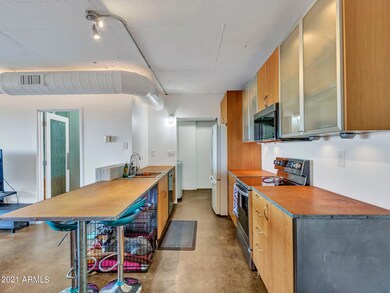 Kitchen (showing door to Laundry and Pan